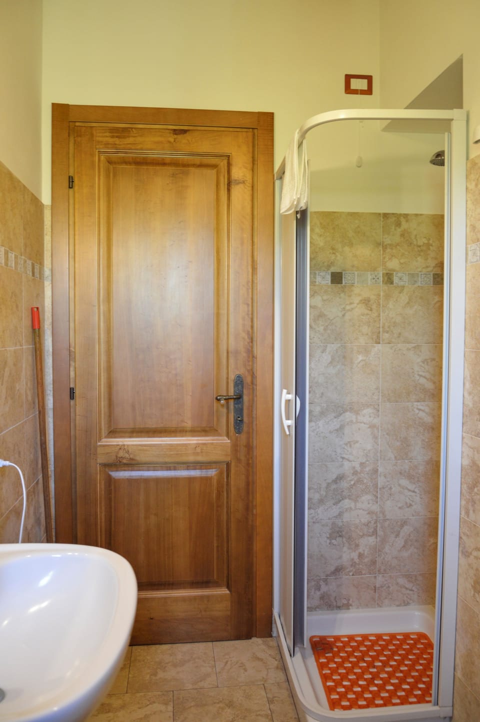 Traditional Double Room | Bathroom | Free toiletries, hair dryer