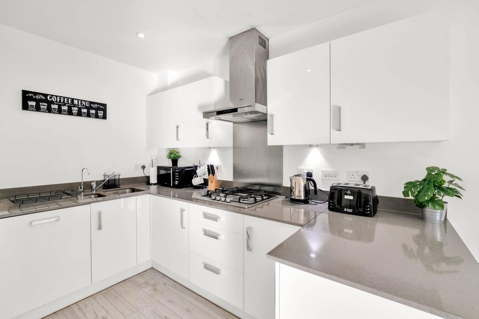 House | Private kitchen | Fridge, microwave, oven, stovetop