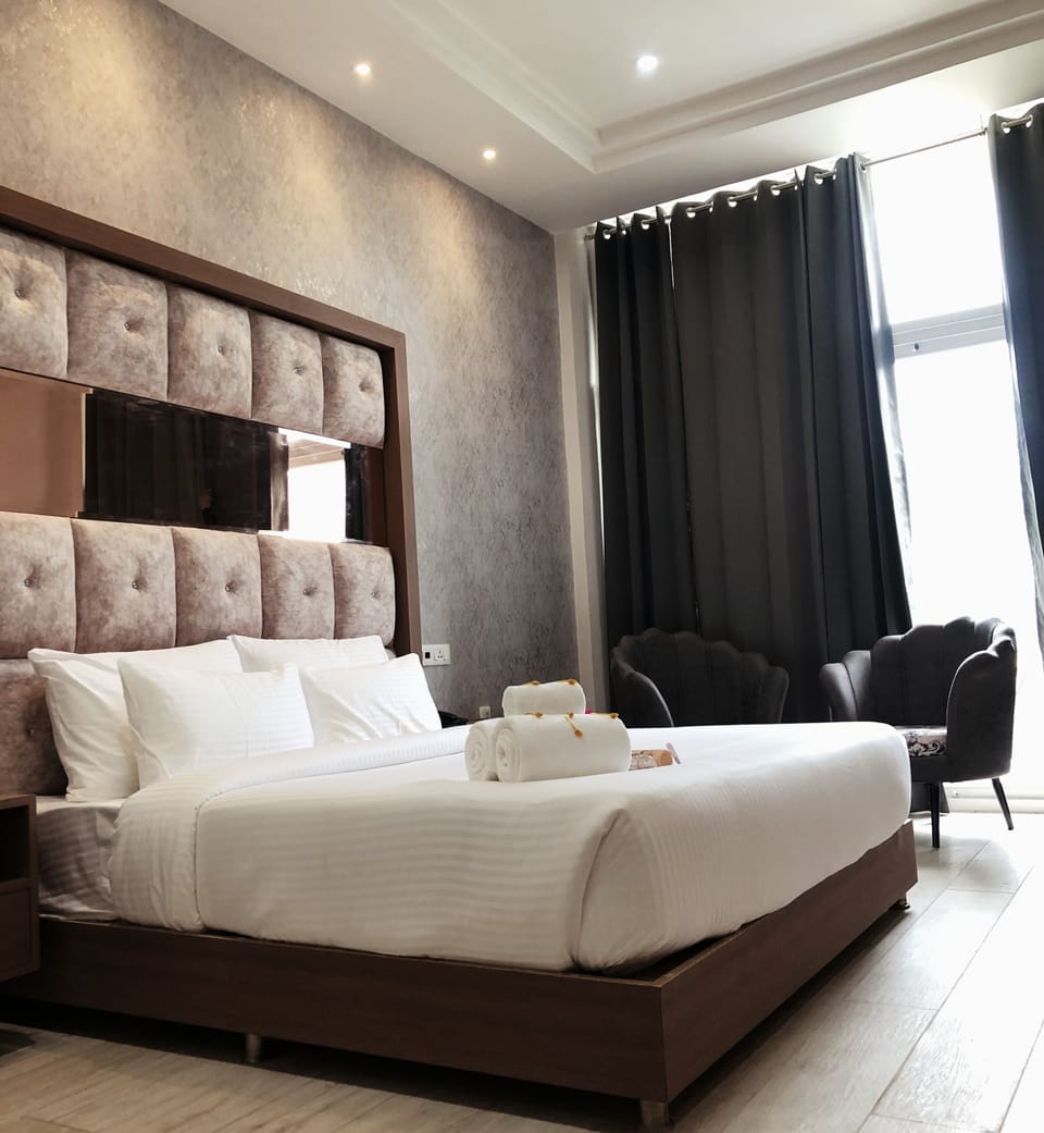 Deluxe Double Room | Desk, soundproofing, iron/ironing board (on request), WiFi (free)