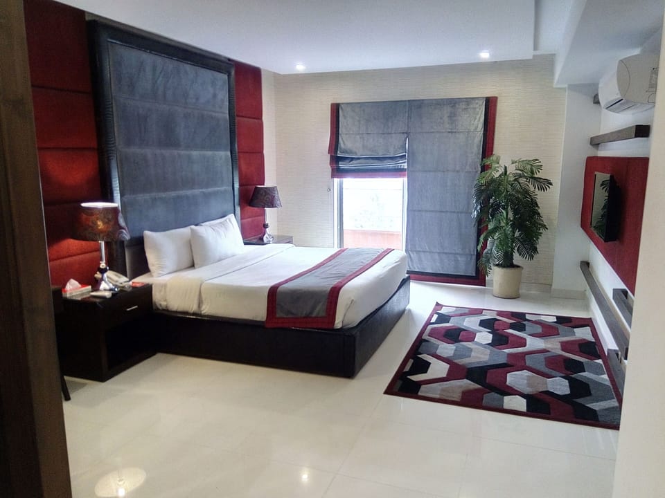 Executive Room | Iron/ironing board, free WiFi