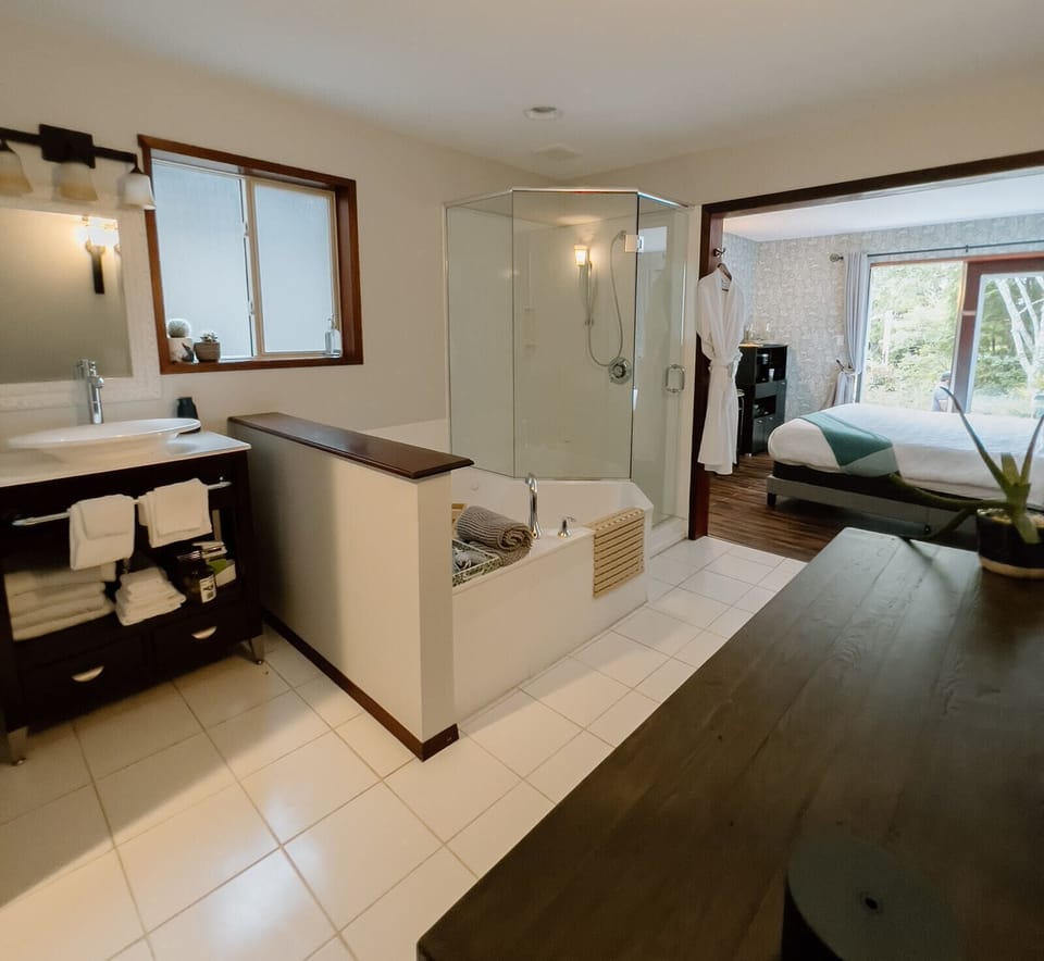 Luxury Studio Suite | Egyptian cotton sheets, premium bedding, individually decorated