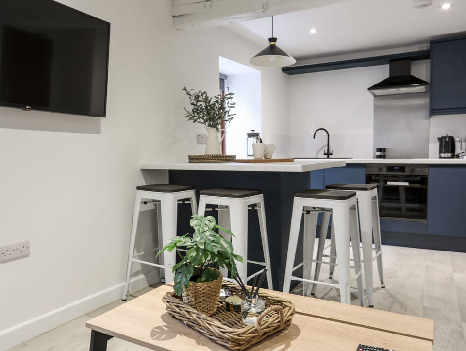 Cottage | Private kitchen | Fridge, dishwasher, electric kettle, toaster