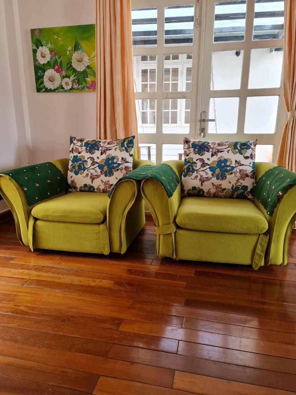 City Apartment | Living area