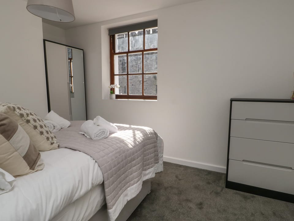 2 bedrooms, individually decorated, individually furnished, free WiFi