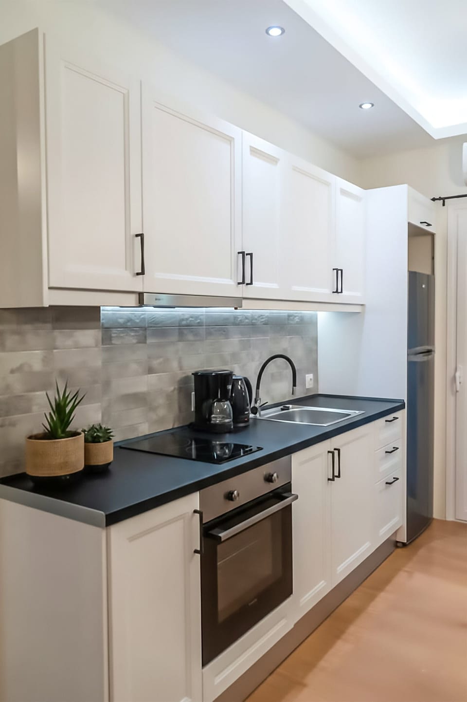 Design Apartment | Private kitchen | Full-size fridge, oven, electric kettle, toaster