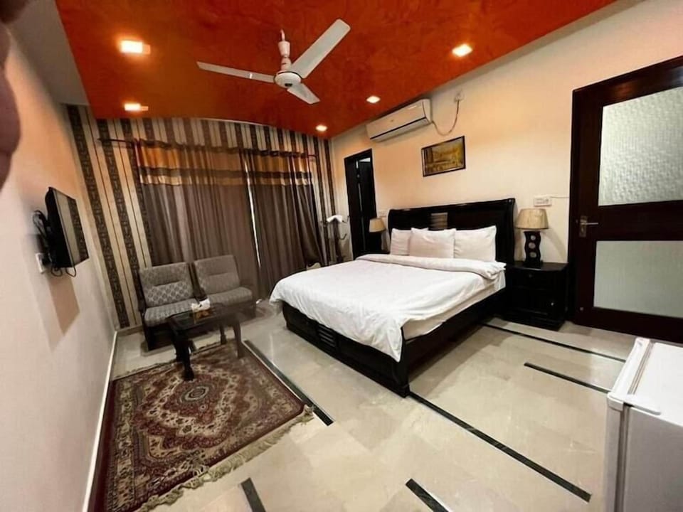 Free WiFi, bed sheets, wheelchair access