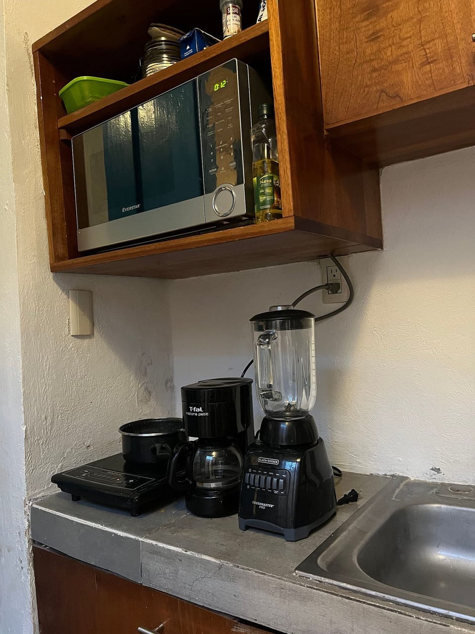 Chalet | Private kitchen | Microwave, toaster, blender, cookware/dishes/utensils
