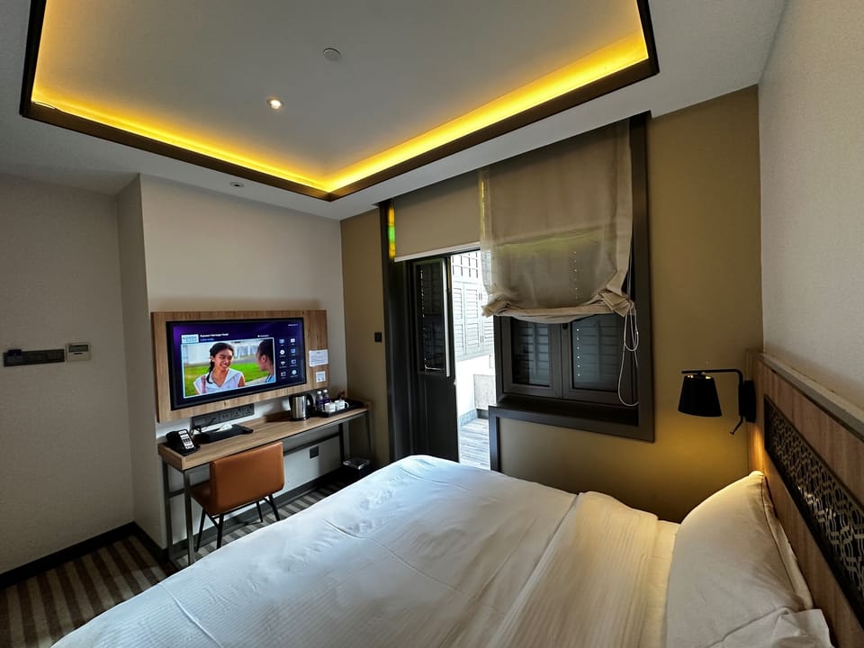 Courtyard Room | In-room safe, desk, iron/ironing board (on request), WiFi (free)