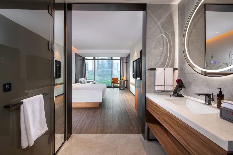 Executive Room, 1 Queen Bed | Bathroom | Shower, hair dryer, slippers, towels