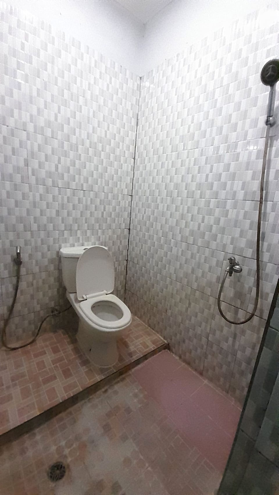 Shower, rainfall showerhead, towels