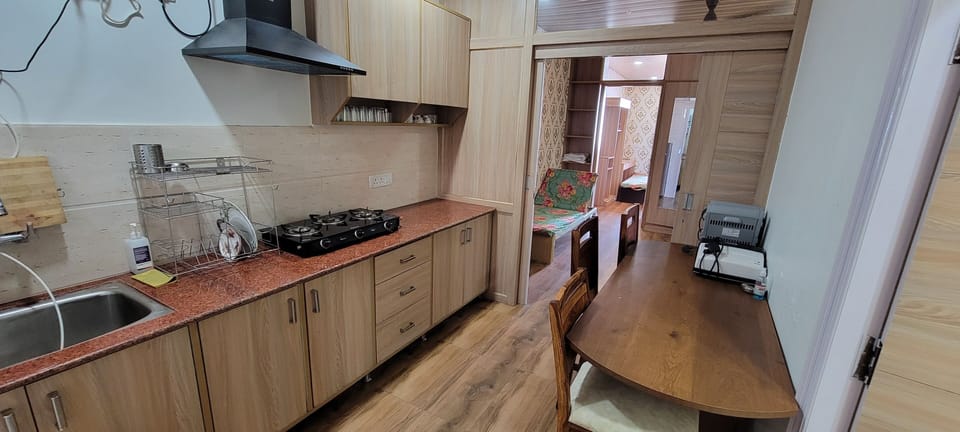 Lovely 2BHK | Massive Valley View. 3mins | Private kitchen | Mini-fridge