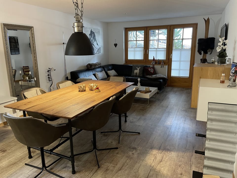 Comfort apartment, 1 bedroom plus 150 CHF cleaning fee on top of the rate | Living area