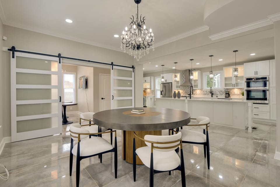 House (6 Bedrooms) | Interior