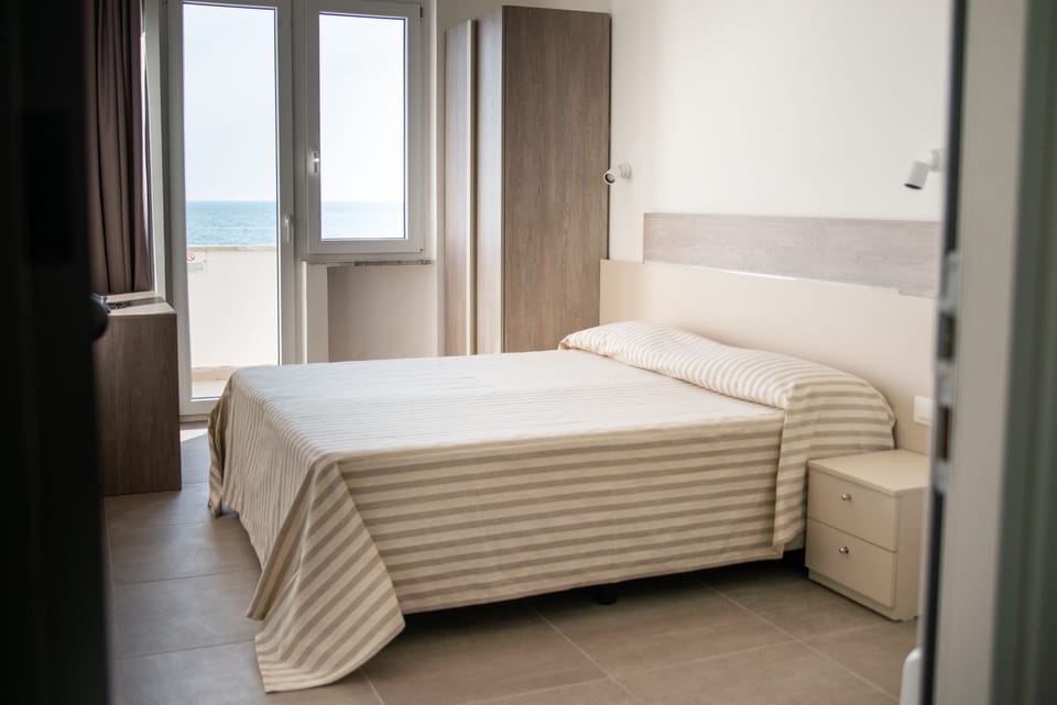 Premium bedding, minibar, soundproofing, free WiFi