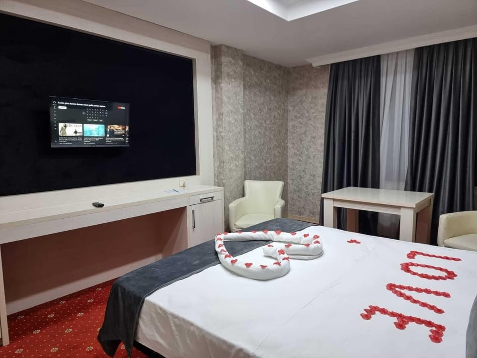 Premium bedding, iron/ironing board, free WiFi, bed sheets