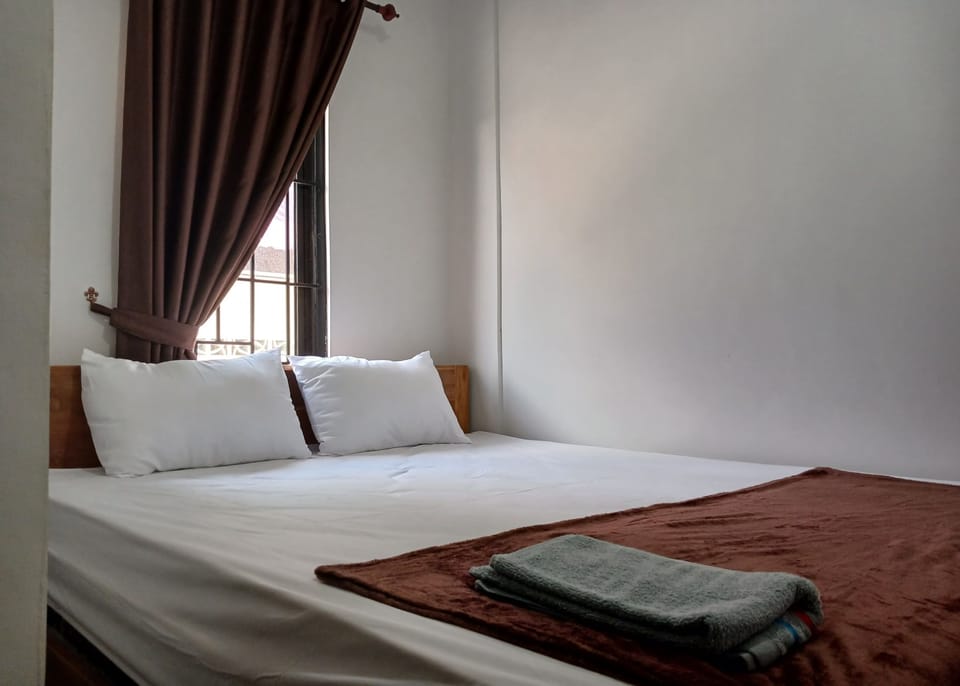 Economy Double Room | Bed sheets