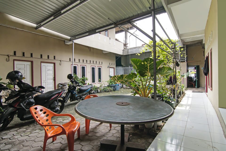 SPOT ON 92498 Fanni Homestay Hotel in West Sumatra, Indonesia