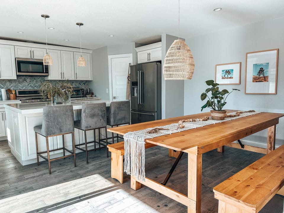 House | Living area | 43-inch Smart TV with digital channels, fireplace, Netflix