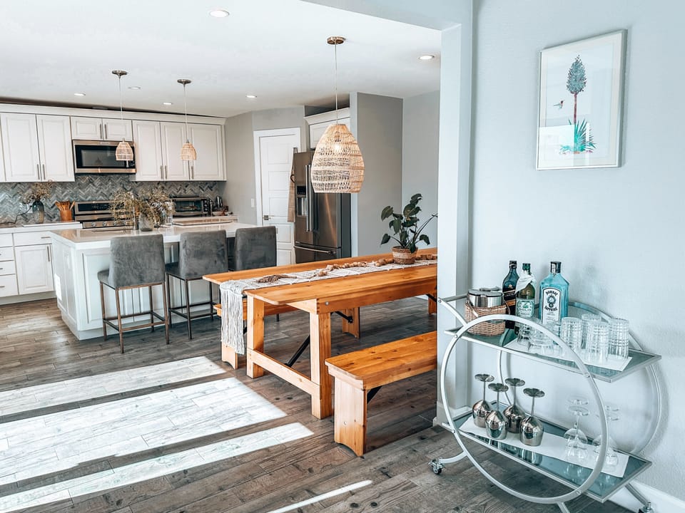 House | Living area | 43-inch Smart TV with digital channels, fireplace, Netflix