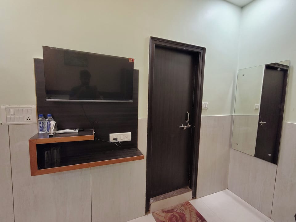 Deluxe Room | 1 bedroom, soundproofing, free WiFi