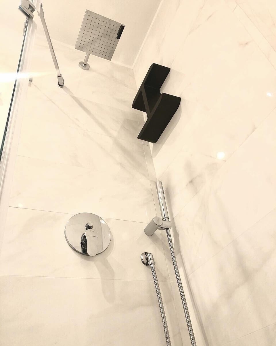 Design Room, 1 Bedroom, City View, Corner | Bathroom shower