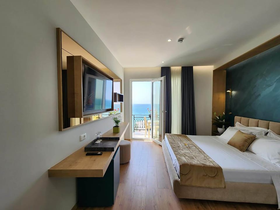 Superior Double Room with Balcony and Sea View | Hypo-allergenic bedding, soundproofing, free WiFi, bed sheets