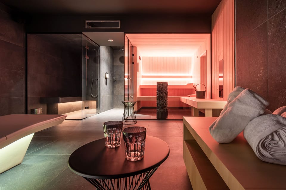 Sauna, steam room