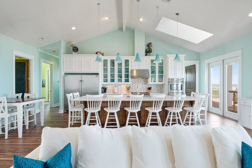 House, 4 Bedrooms | Private kitchen | Coffee/tea maker, fridge, oven