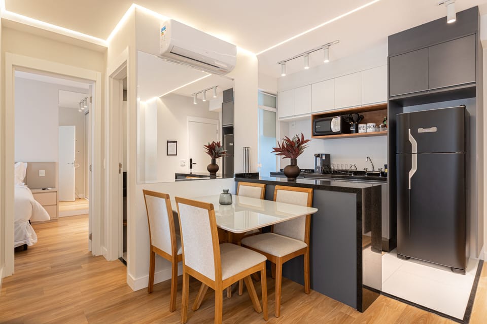 Deluxe Apartment | Private kitchen | Full-size fridge, microwave, oven, stovetop