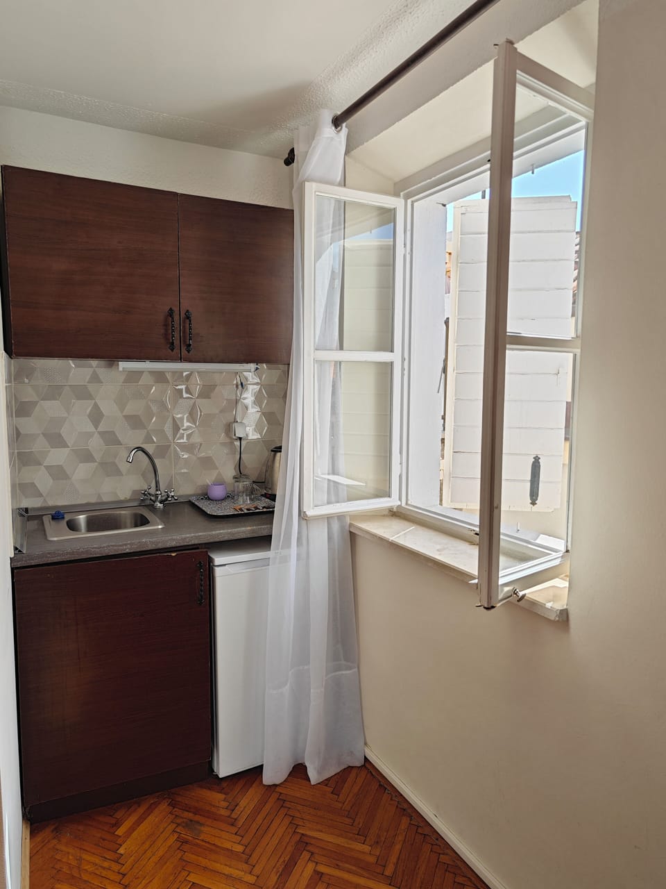 Family Studio, City View | Private kitchen | Mini-fridge