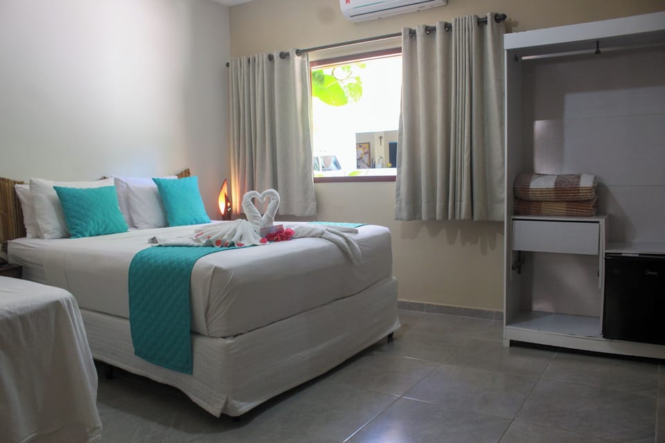 Family Room, Courtyard View | Minibar, free WiFi, bed sheets