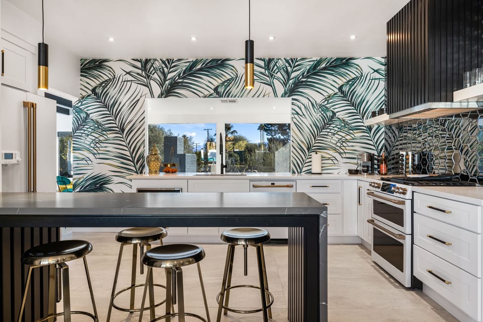 House | Private kitchen | Full-size fridge, microwave, oven, stovetop