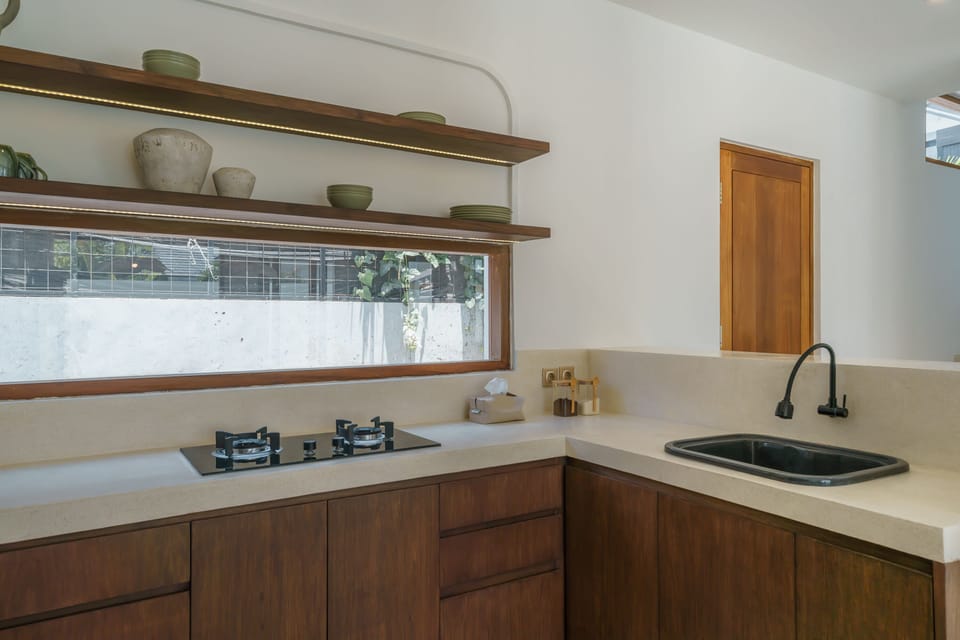 Deluxe Villa | Private kitchen | Fridge, stovetop, cookware/dishes/utensils
