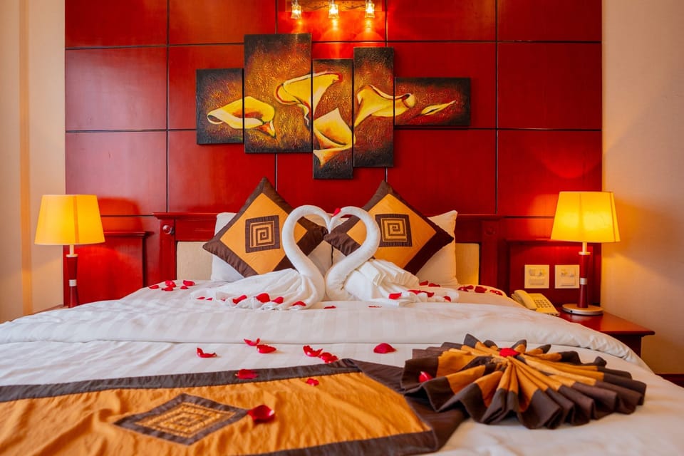 Suite | Minibar, desk, soundproofing, iron/ironing board