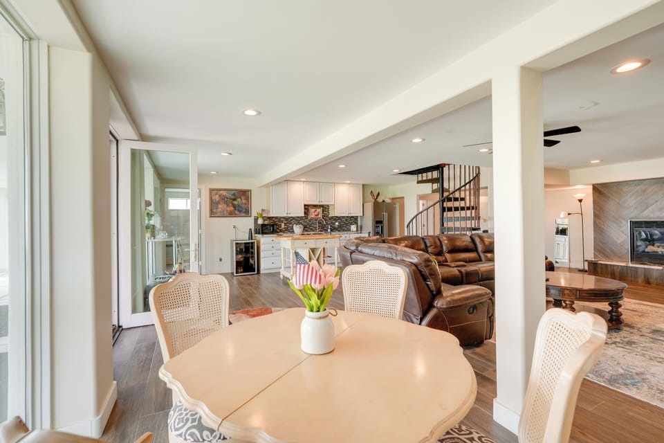 House (5 Bedrooms) | Interior