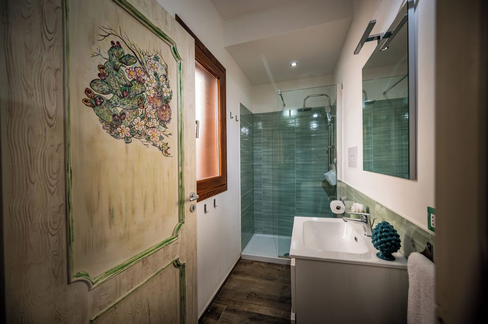 Comfort Room, 1 Bedroom | Bathroom | Shower, rainfall showerhead, hair dryer, bidet