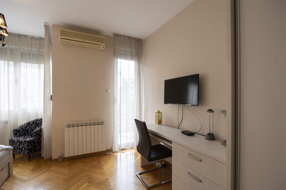 Comfort Apartment | Desk, laptop workspace, free WiFi, bed sheets