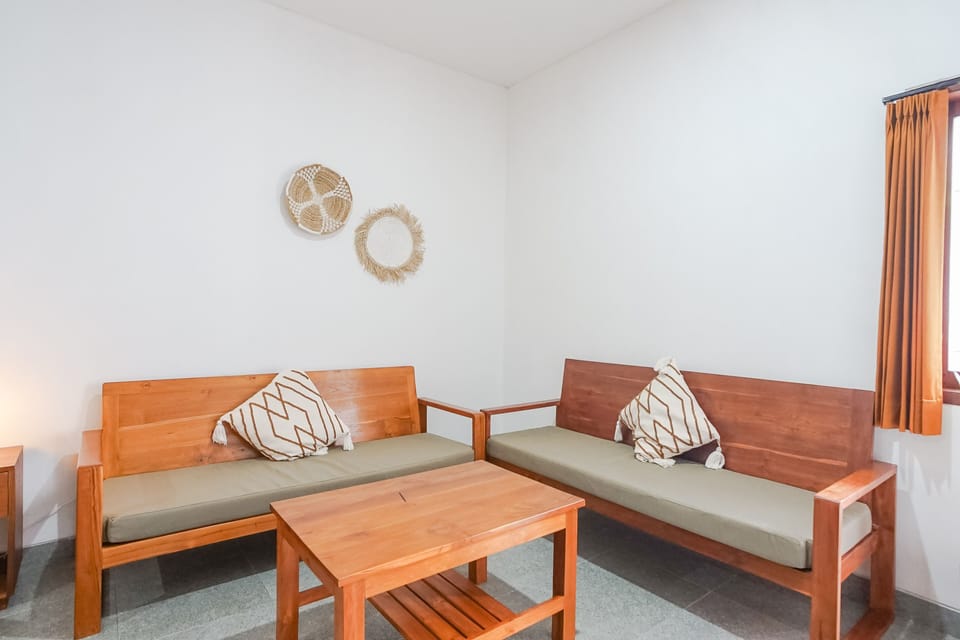 Deluxe Double Room | Living area | 24-inch Smart TV with satellite channels