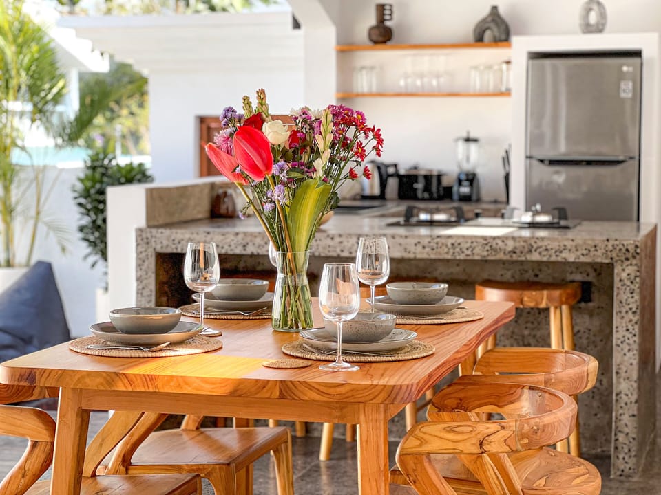 Villa, 2 Bedrooms | Dining room