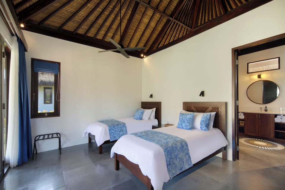 Luxury Twin Room | Premium bedding, down comforters, pillowtop beds, in-room safe