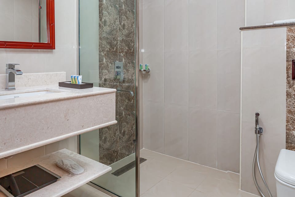 Superior Double or Twin Room | Bathroom | Shower, rainfall showerhead, hair dryer, slippers