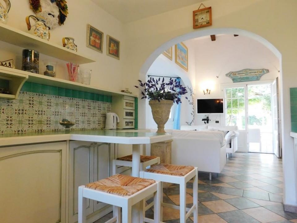 Villa, 3 Bedrooms, Private Pool, Garden View | Dining room