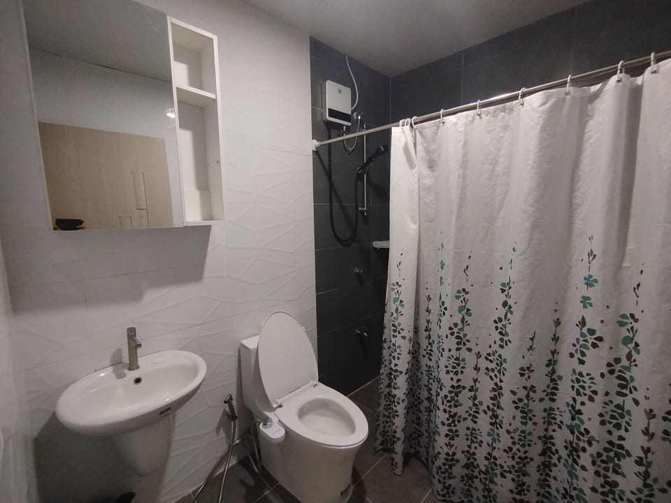 Free toiletries, hair dryer, bathrobes, slippers
