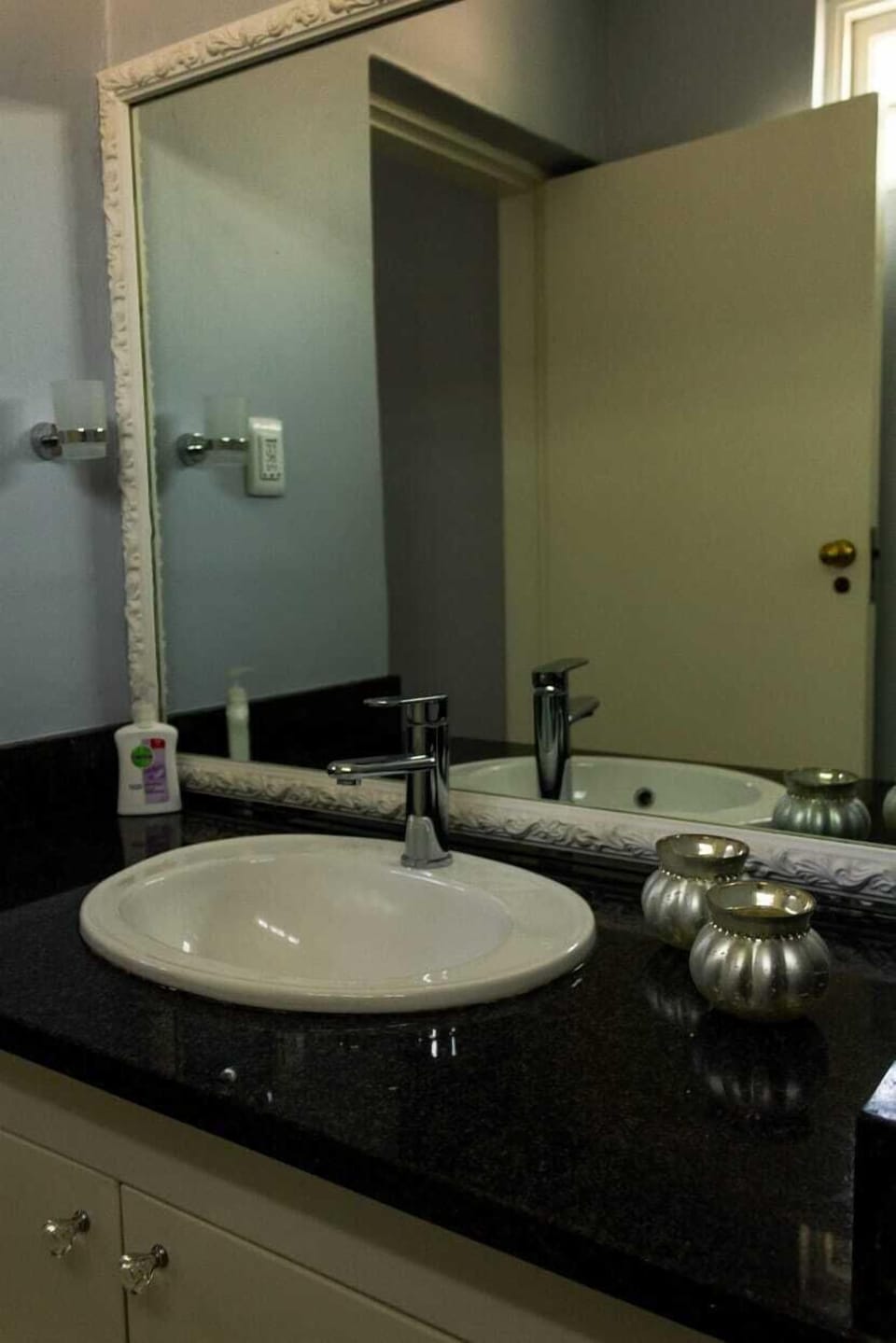 Basic Cottage | Bathroom