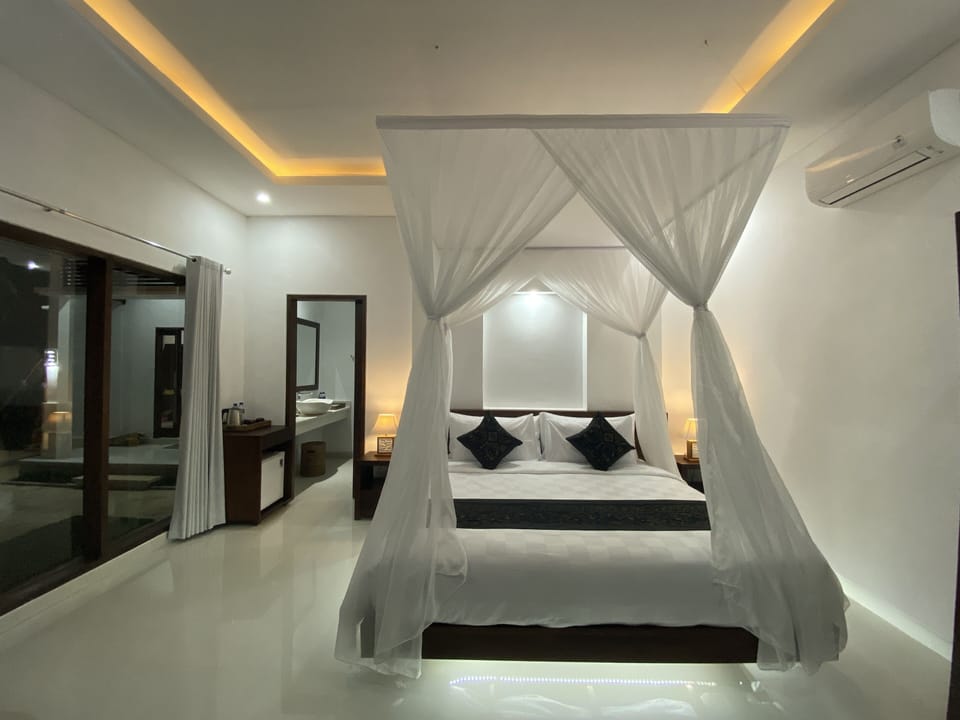 Deluxe Double Room | Desk, free cribs/infant beds, rollaway beds, free WiFi