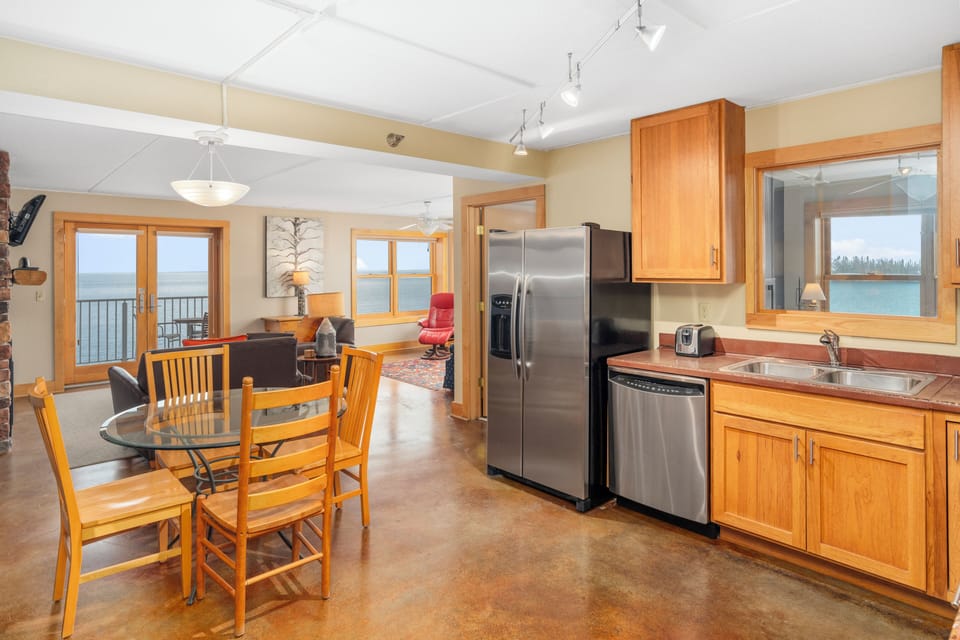 Deluxe Suite, 2 Bedrooms, Lake View | Individually decorated, individually furnished, iron/ironing board