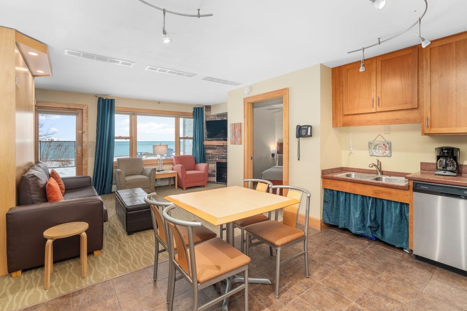 Deluxe Studio, Lake View | Individually decorated, individually furnished, iron/ironing board