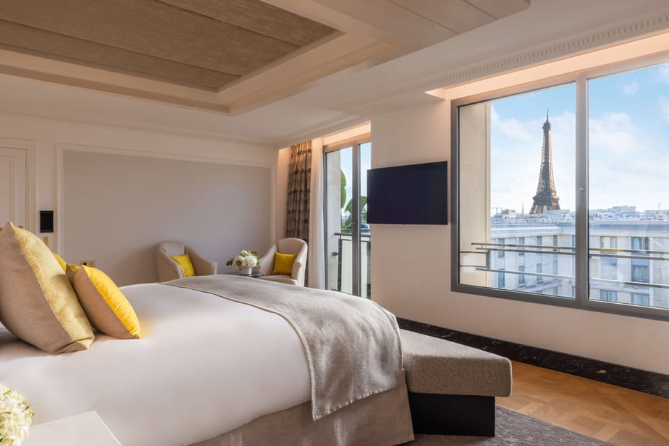 Premium bedding, minibar, in-room safe, desk