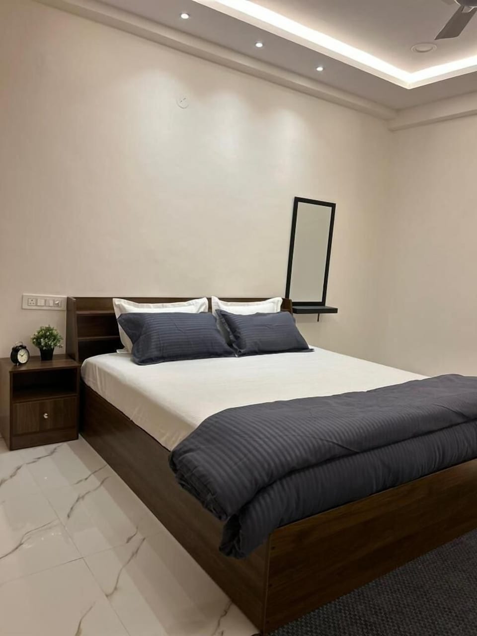 Standard Double Room | Egyptian cotton sheets, premium bedding, desk, iron/ironing board