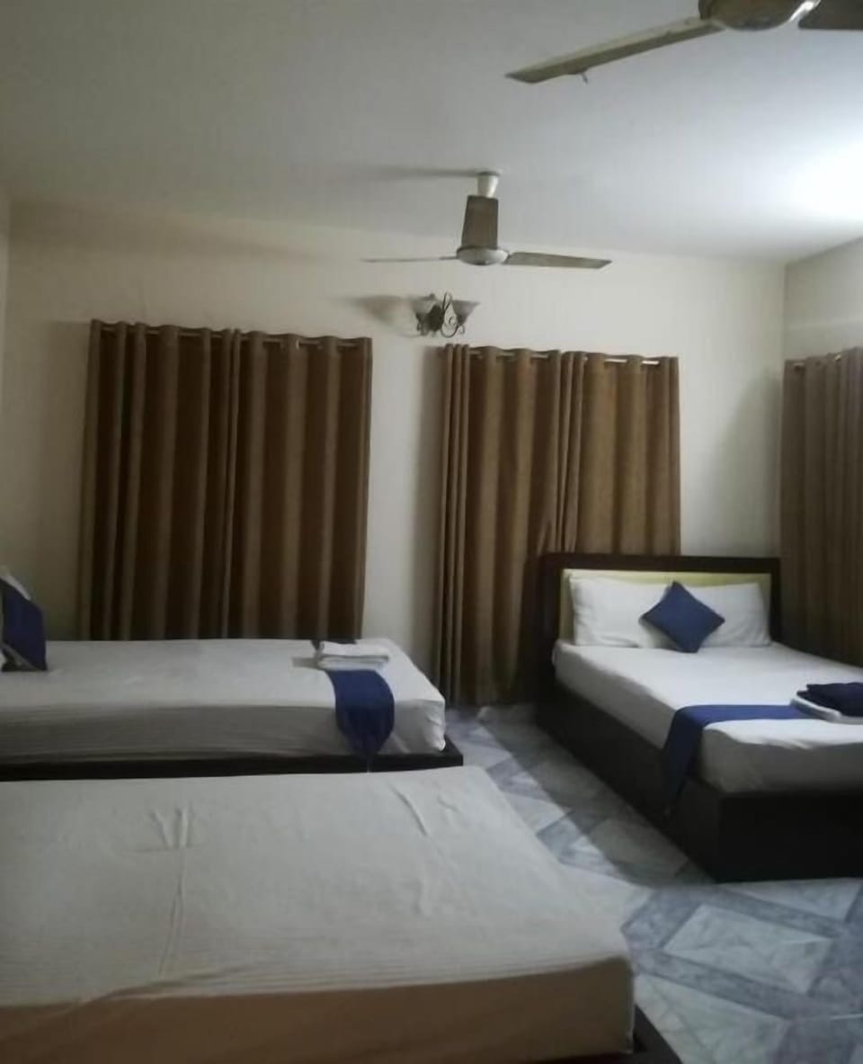 Deluxe Triple Room | Desk, free WiFi